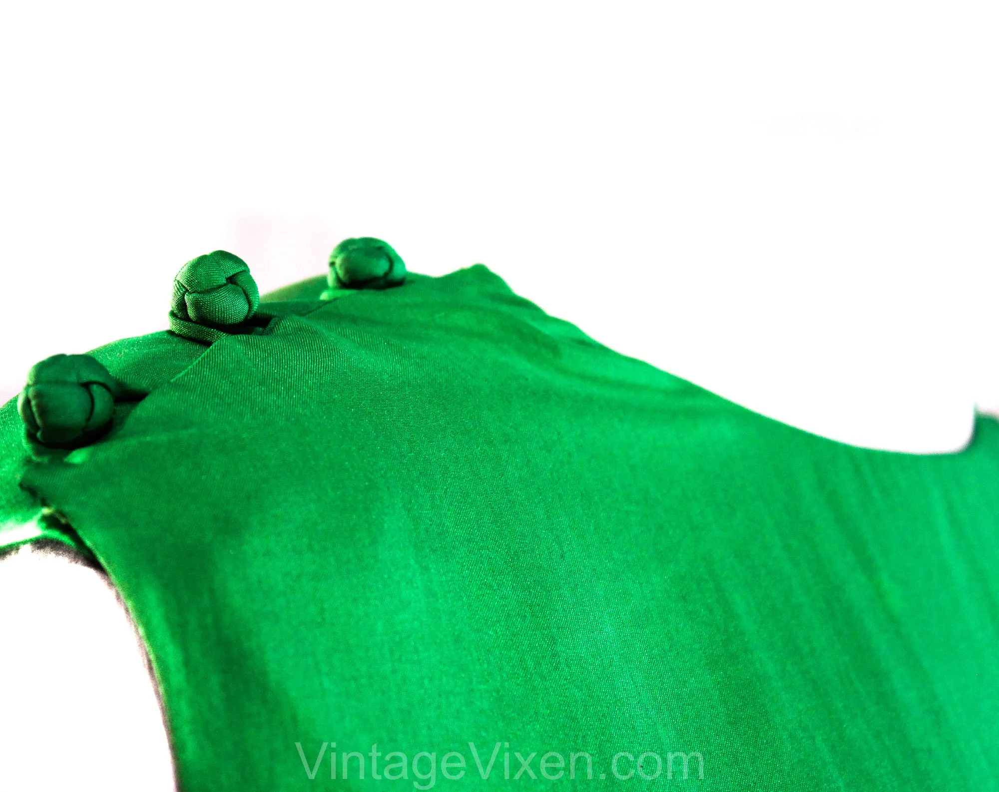 As Is Size 12 Green Asian Dress - Large 1960s Emerald Sheath with Border Chinese Characters Embroidery - Far East 60s - Tie Belt - Bust 40