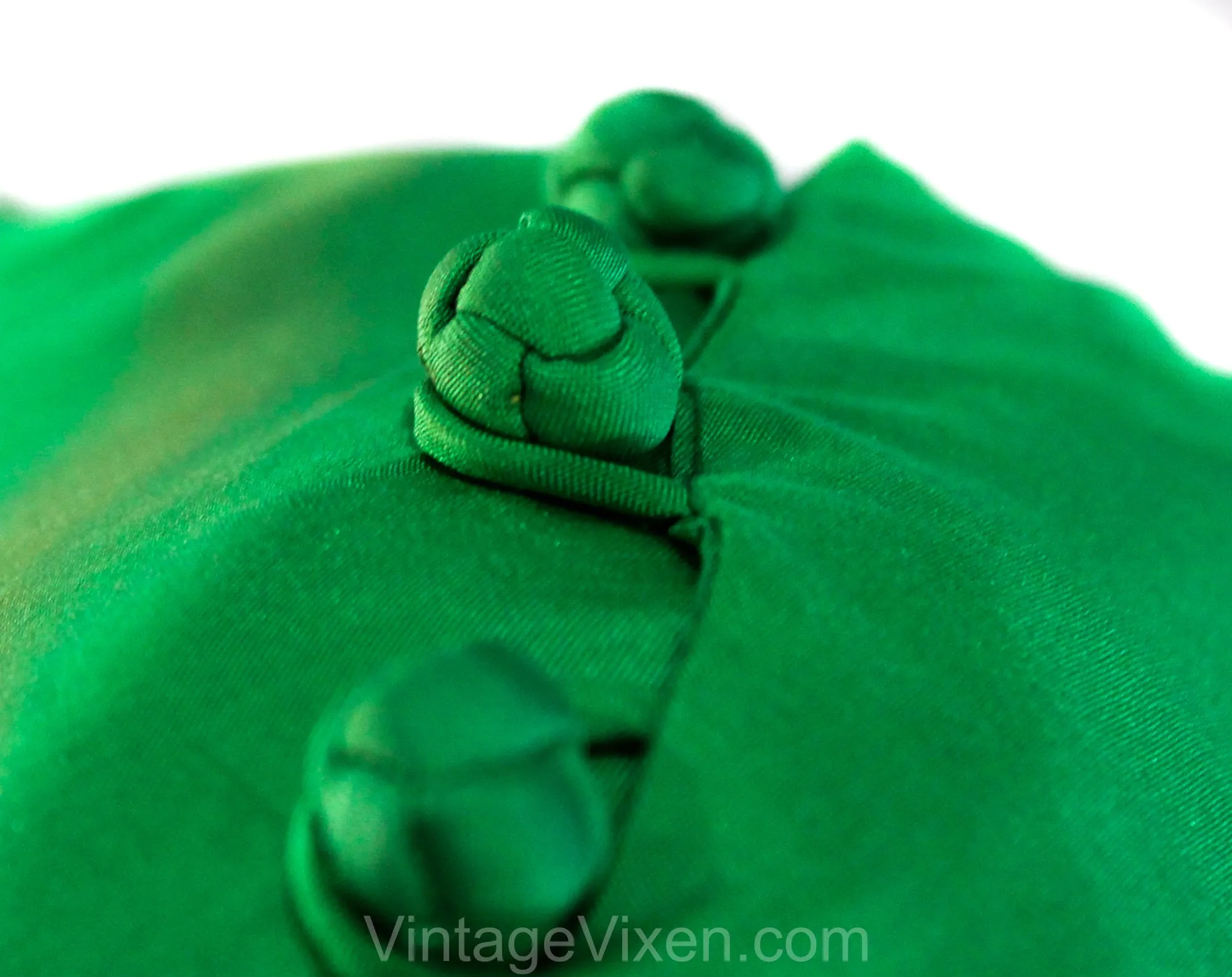 As Is Size 12 Green Asian Dress - Large 1960s Emerald Sheath with Border Chinese Characters Embroidery - Far East 60s - Tie Belt - Bust 40