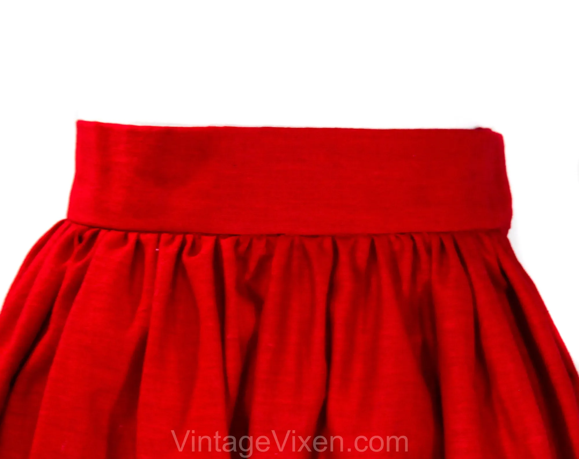Large 1940s Peasant Skirt - Size 12 Red Cotton Dirndl Style Folk Full Skirt with Embroidered Border Pattern - 40s 50s Casual - Waist 31