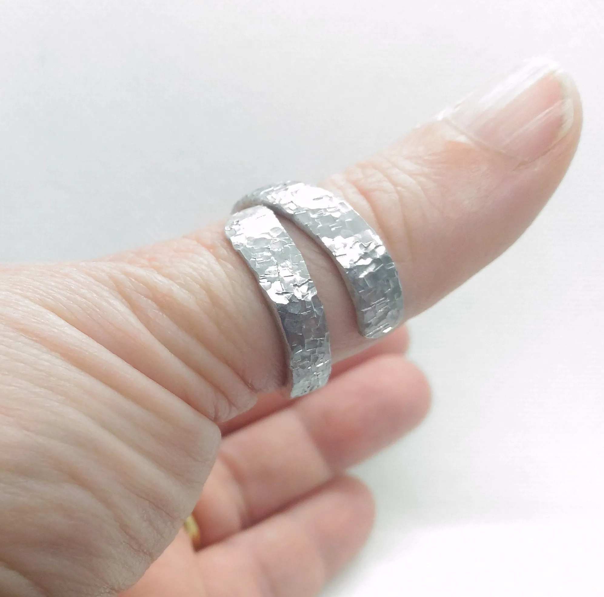 Thumb ring for women. Aluminum ring. Bypass ring. Womens statement ring. Aluminium ring. Contemporary jewelry Aluminium jewelry