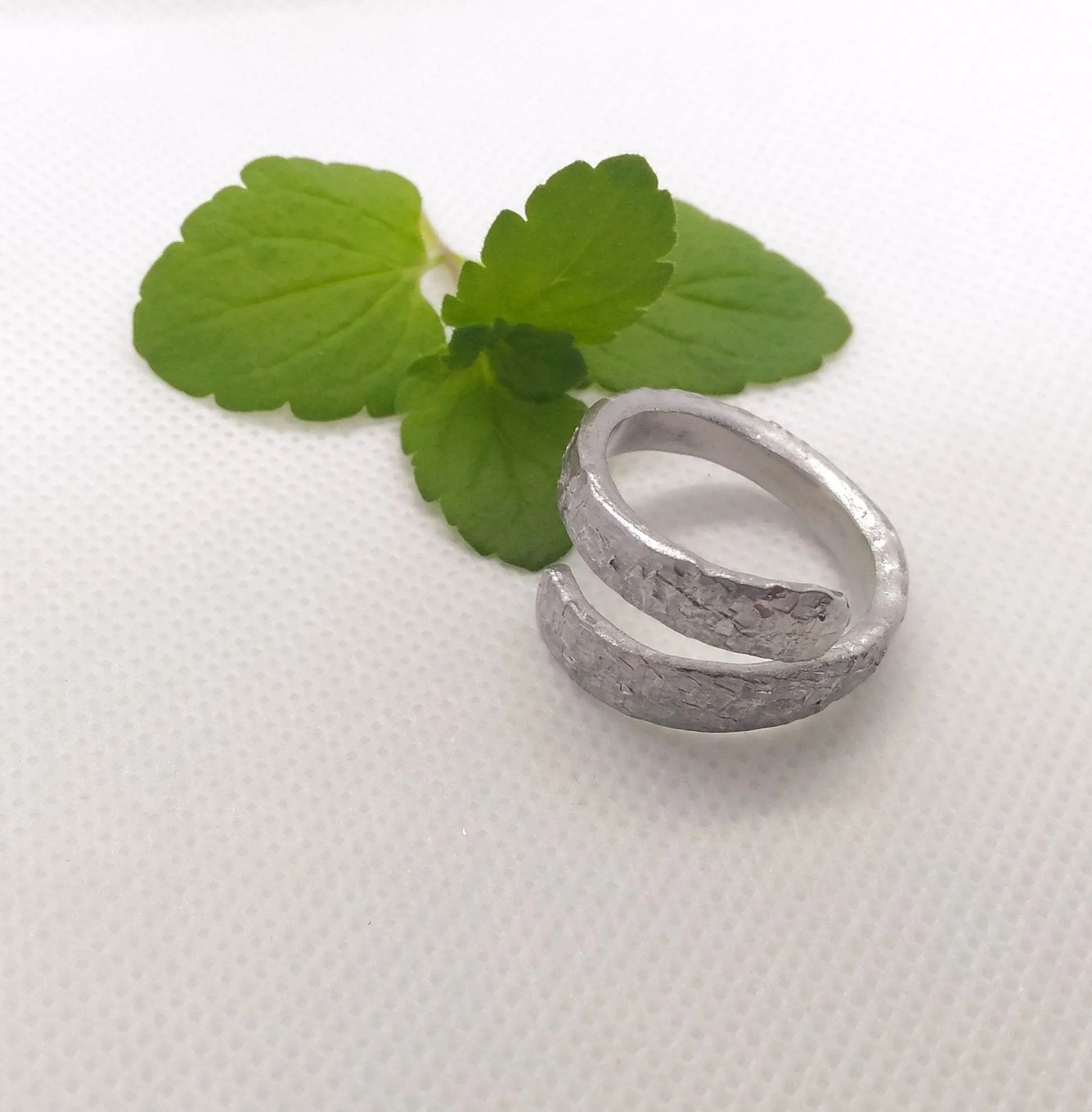 Thumb ring for women. Aluminum ring. Bypass ring. Womens statement ring. Aluminium ring. Contemporary jewelry Aluminium jewelry